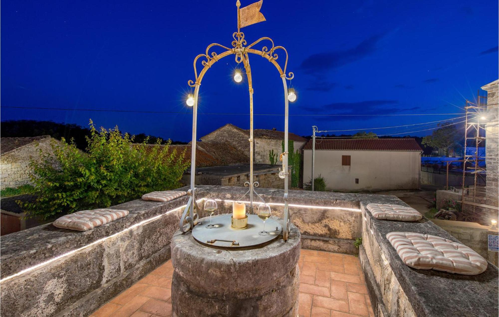 Amazing home in Foli with Outdoor swimming pool, WiFi&5 Bedrooms Buitenkant foto