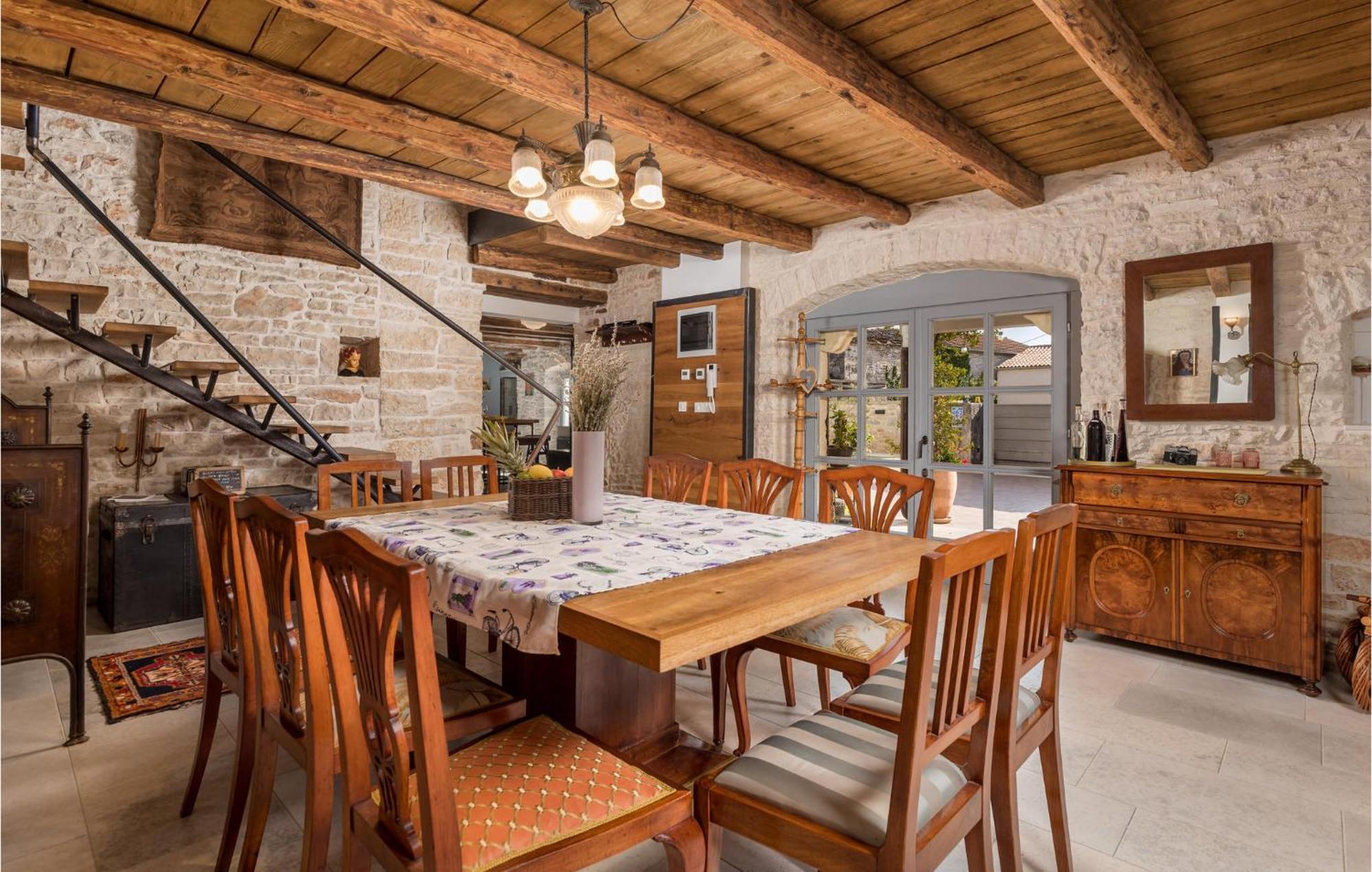 Amazing home in Foli with Outdoor swimming pool, WiFi&5 Bedrooms Buitenkant foto