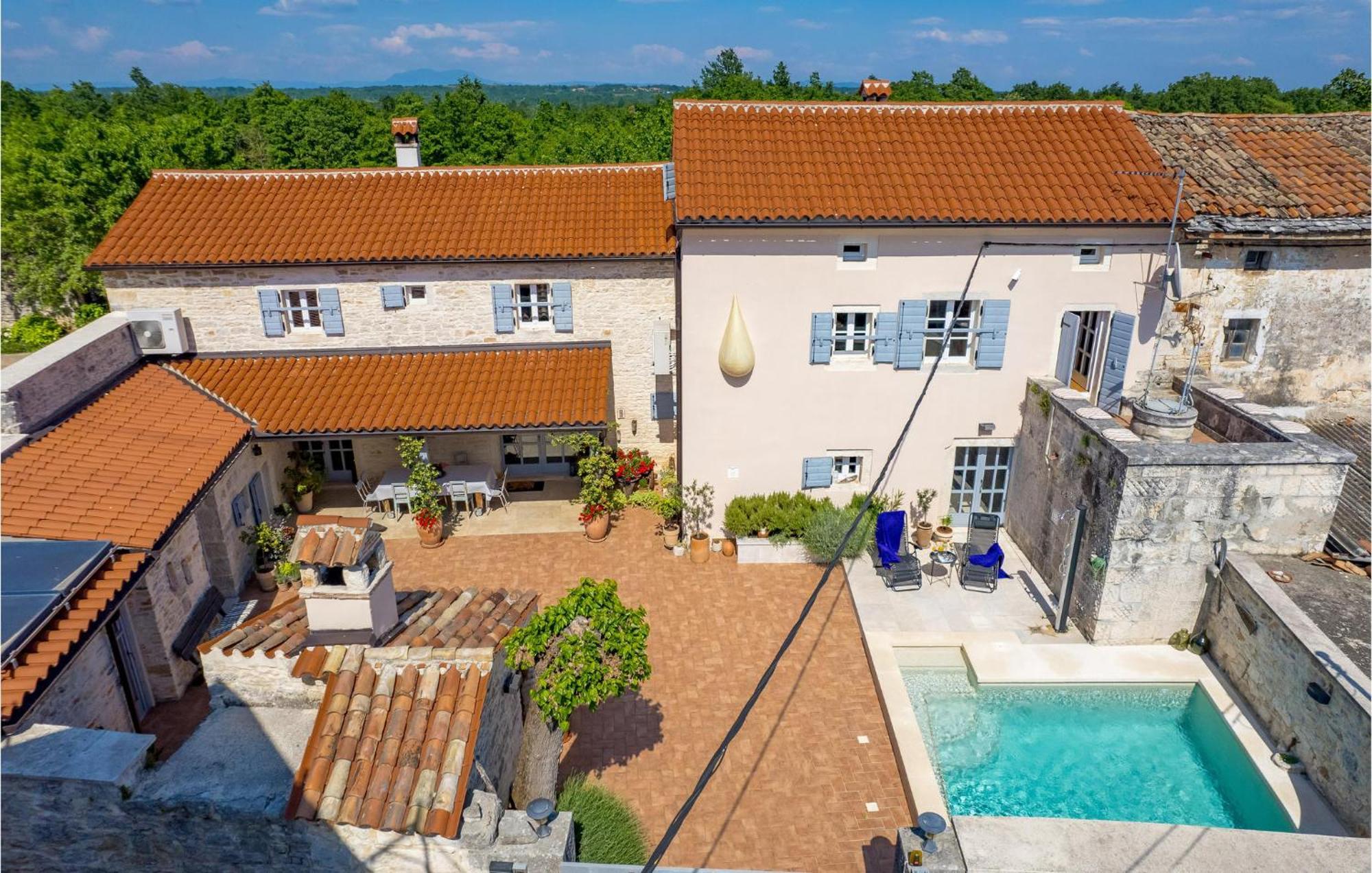 Amazing home in Foli with Outdoor swimming pool, WiFi&5 Bedrooms Buitenkant foto