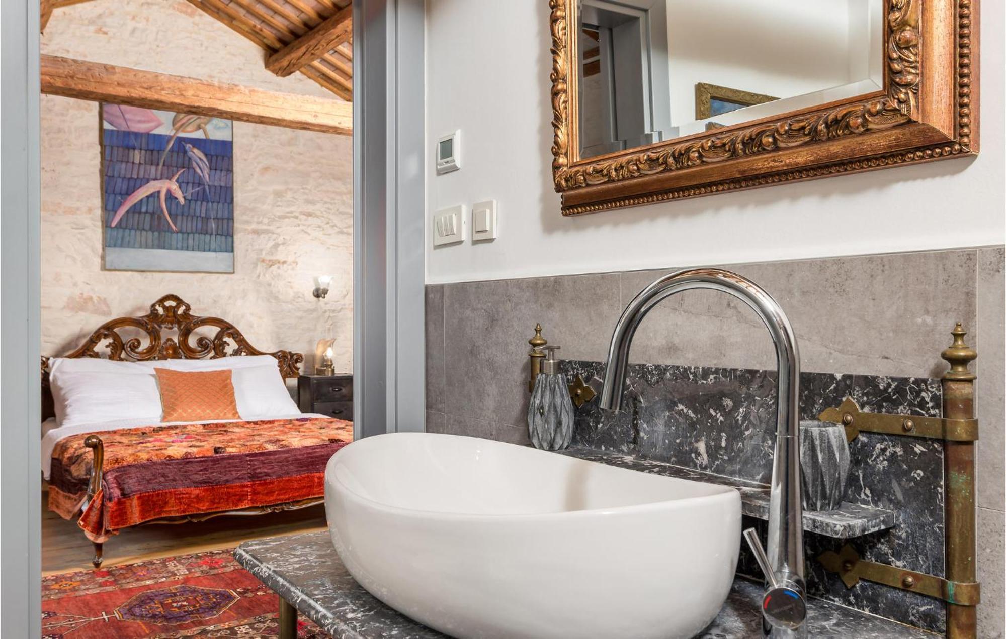 Amazing home in Foli with Outdoor swimming pool, WiFi&5 Bedrooms Buitenkant foto