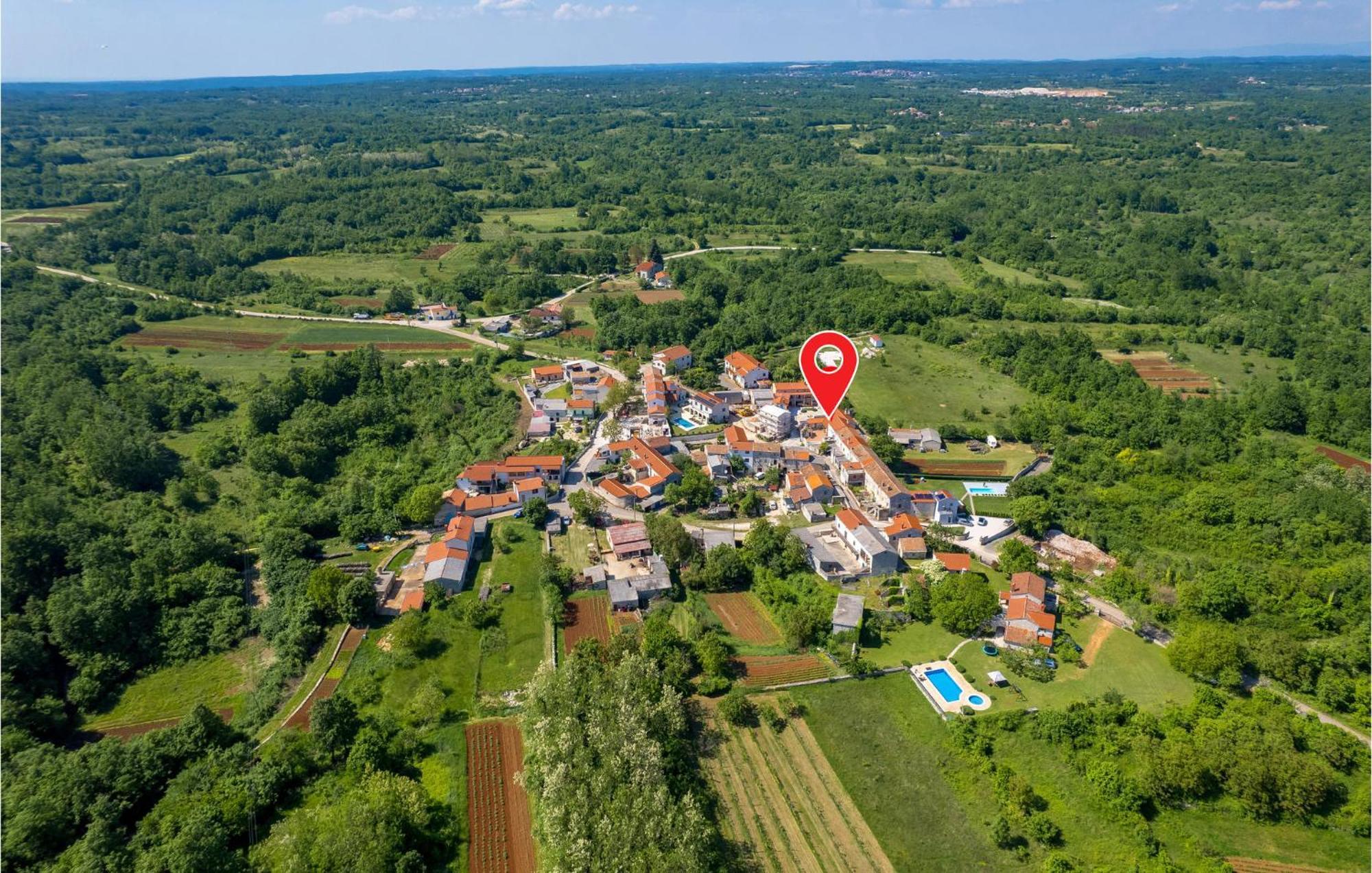 Amazing home in Foli with Outdoor swimming pool, WiFi&5 Bedrooms Buitenkant foto