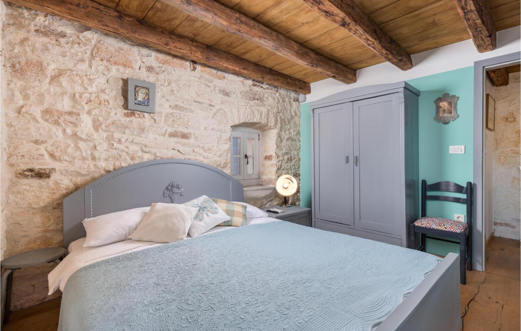 Amazing home in Foli with Outdoor swimming pool, WiFi&5 Bedrooms Buitenkant foto