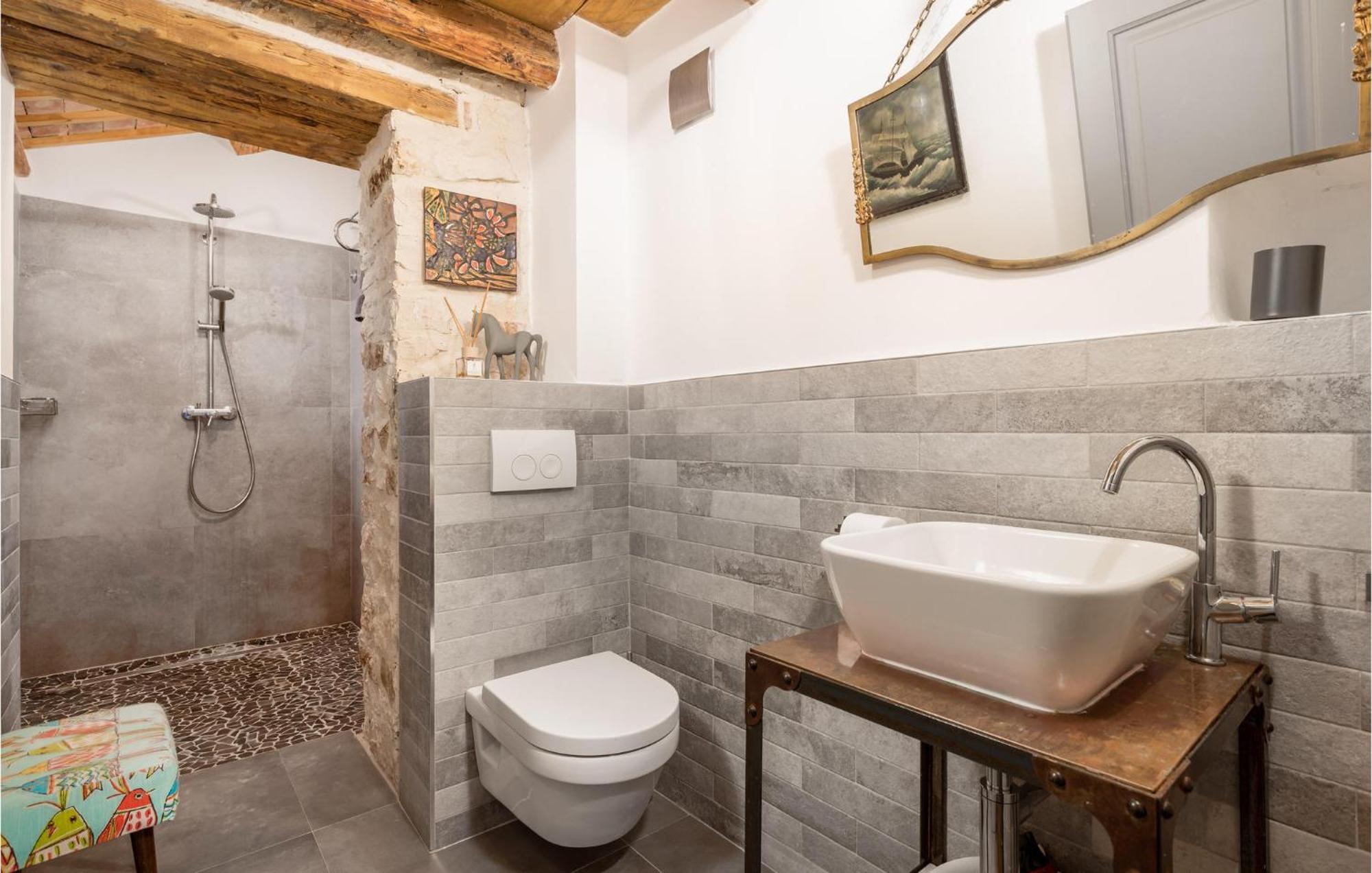 Amazing home in Foli with Outdoor swimming pool, WiFi&5 Bedrooms Buitenkant foto