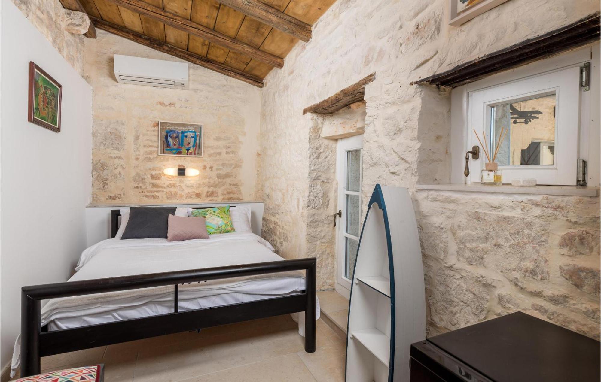 Amazing home in Foli with Outdoor swimming pool, WiFi&5 Bedrooms Buitenkant foto